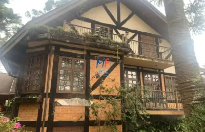Excelente imóvel em condomínio fechado em campos do jordão sp, 900 m² a.c., 1.900 m² terreno ,  casas principal e de hóspedes , garagem .  (ref 19.528)