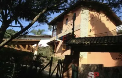 Ref 16.870 - belo sobrado em cond. fechado na granja viana ii, 5 dormitórios (2 suítes), sala, cozinha, lavanderia, varanda, edícula e 5 vagas.