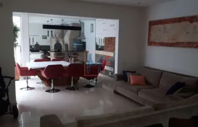 Ref: 15.078 - belo sobrado de alto padrão em condomínio, 3 níveis, 5 quartos (2 suítes), piscina, edícula com churrasqueira, 300 m². 3 vagas.