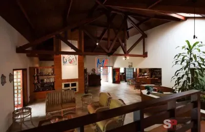 Excelente casa  cotia com terreno de 2.530 m2 e  900m² a.u., 5  suítes , sala, cozinha, sala jogos, churrasqueira, forno de pizza, canil, 2 piscinas, jardim, 6 vagas (ref 20.233)