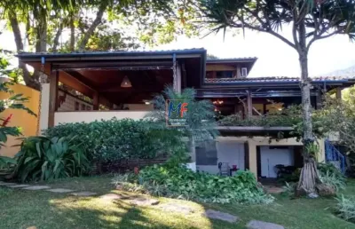 Excelente casa em cond. fechado ,  370 m² a.c., 1200m² a.t., 6 dorms.(5 suítes), sala, varanda, jardim, piscina  (ref 20.605)