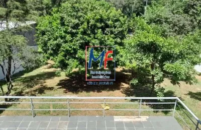 Excelente casa comercial, localizada na vila galvão . com 384m² de área útil, com 7 salas grandes,  8 banheiros , 1 sala de reunião e 8 banheiros. ref 21.207