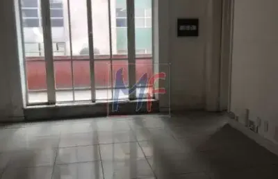 Conjunto comercial localizado no centro, com área 167 m² útil, 4 salas grandes, 3 com sacadas, 2 banheiros, 01 copa, recepção. ref: 443