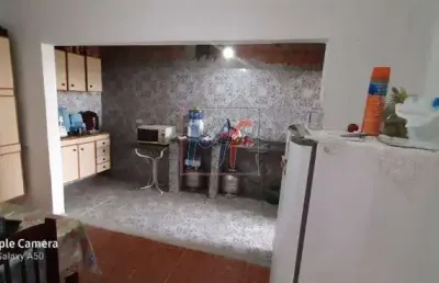 Excelente casa térrea no bairro chácara maria francisca, possui 2 dorms, com 65 m² útil e terreno com 500 m². analisa permutas. ref 11.452