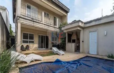 Ref: 15.169 lindo sobrado no bairro saúde, bem iluminado, arejado, 300 m² a.u., sendo 3 suítes, 2 banheiros, piscina, churrasqueira, 3 vagas.