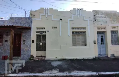 Casa nascente com três quartos (uma suíte), ponta grossa
