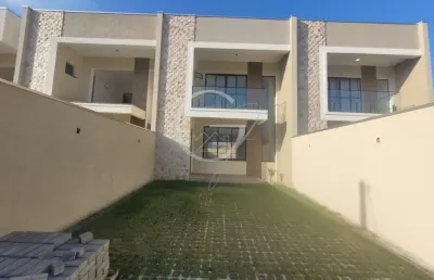 Sobrados novos em alto padrão com piscina em praia de leste!