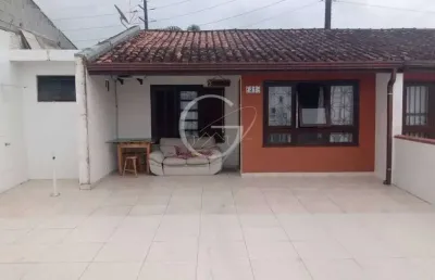 Residência em condominio fechado com 02 suítes em praia de leste!! (averbada)