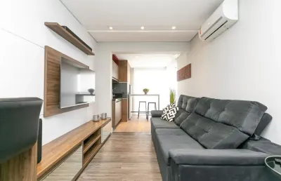 Apartamento finamente decorado, próximo ao parque barigui.