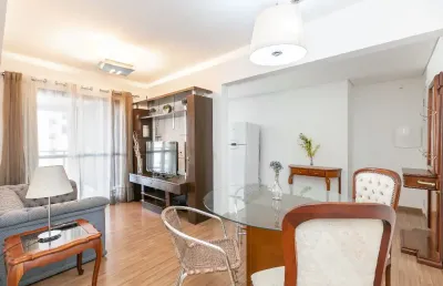 Apartamento 2 quartos, sacada com churrasqueira, próximo ao parque barigui
