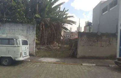Terreno 100% plano, rua larga e sem saída, próximo a comércios.