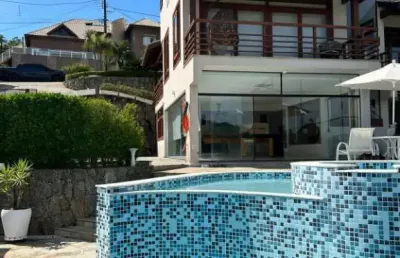 Sobrado em condomínio fechado para locação em mairiporã. 4 dormitórios (2 suítes), lazer e 8 vagas.