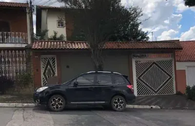Sobrado triplex, no jardim guapira, localização privilegiada, próximo ao clube de campo guapira. 4 dorms (2 suítes) e 8 vagas
