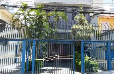 Prédio industrial para locação com 2 andares mais 3 subsolos com área total de 945m²