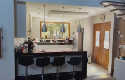 Linda casa em condomínio fechado, serra da cantareira, 3 suítes, 7 vagas de garagem, área de lazer com piscina, quadra, salão de jogos e churrasqueira