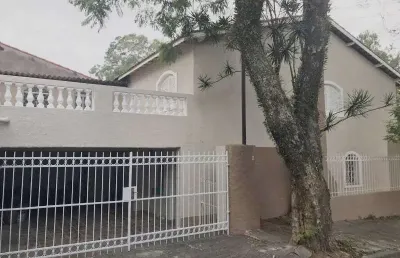 Casa à venda, jardim floresta, ótima localização próximo ao hpm hospital da polícia militar, são 4 dormitórios sendo 1 suite e 4 vagas de garagem.