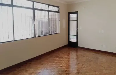 Aluga casa térrea no jardim das laranjeiras, ótima localização, próximo av casa verde, 3 dormitórios (2 suítes) e 4 vagas