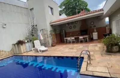Maravilhoso sobrado para venda no jardim floresta, localização privilegiada, próximo ao horto florestal, 4 dormitórios (3 suítes) e 4 vagas