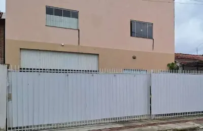Amplo galpão com mezanino e estacionamento em localização estratégica de camboriú