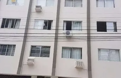 Aluguel apartamento de 2 domitorios, 1 vaga de garagem rotativa, no centro de balneario camboriu