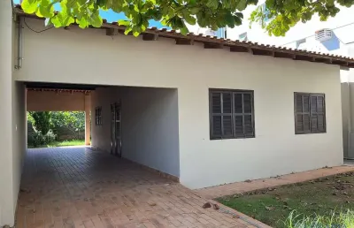 Casa versátil na praia brava com 03 dormitórios sendo 01 suíte e vaga de garagem para 03 carros – residencial ou comercial