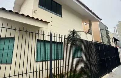 Casa locação anual 4 dormitorios, sendo 1 suite, vaga para 3 carro, com piscina- centro bc