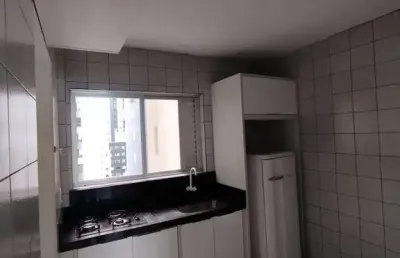 Aconchegante apartamento no ed. alice com 02 dormitórios sendo 01 suíte 02 banheiros na barra sul