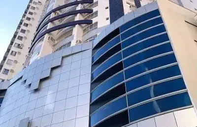 Apartamento finamente mobiliado e decorado com 04 dormitórios sendo 01 suíte 02 vagas de garagem no ed. brasil central