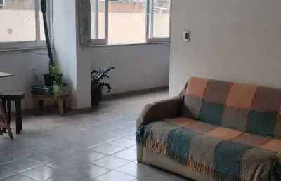 Nazaré, 3/4 com dependência, 110m2, frente para rua!