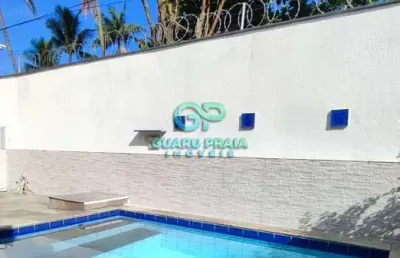 Sala espaçosa para 2 ambientes, varanda, sala de jantar, 3 dormitórios sendo uma suíte, banheiro social, cozinha, lavanderia, piscina, churrasqueira, 1 edícula com 2 suítes, 5 quartos