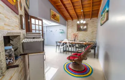 Sobrado triplex em condomínio à venda, com 4 quartos sendo 2 suítes, no bairro xaxim, curitiba/pr.
