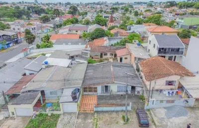 Casa com edícula de frente para rua à venda, com 3 quartos sendo 1 suíte, no bairro xaxim, curitiba/pr.