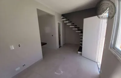 Sobrado com 2 dormitórios à venda, 66 m² por r$ 275.000,00 - balneário europa - mongaguá/sp