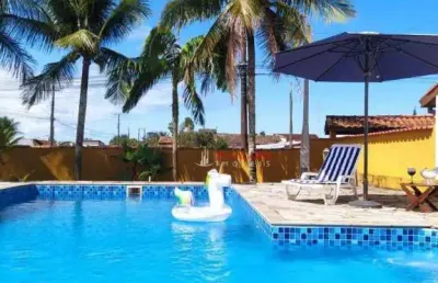 Casa de praia térrea, 427mts, com 2 quartos, 2 vagas de garagens e piscina  a venda em caraguatatuba