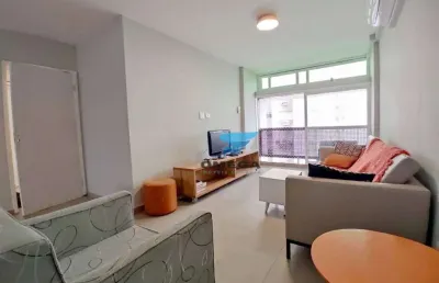 Perto da praia - apartamento reformado com 3 quartos - 1 vaga - praia das pitangueiras, guarujá.