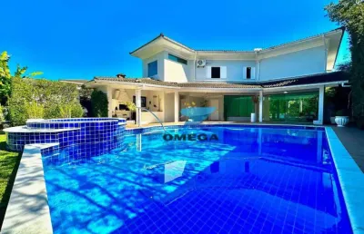 Casa no acapulco à venda com 5 quartos sendo 4 suítes.