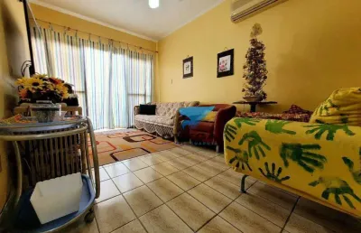 Apartamento com sacada na praia das astúrias à venda no guarujá. confortável, claro e arejado com ótima distribuição. confira!