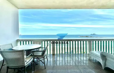 Apartamento reformado frente mar à venda na praia das pitangueiras no guarujá i omega imoveis