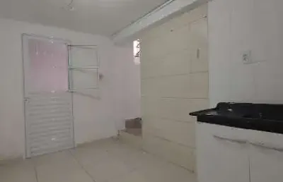 Casa com 2 quartos para alugar na Rua Quatá, Vila Palmares, Santo André