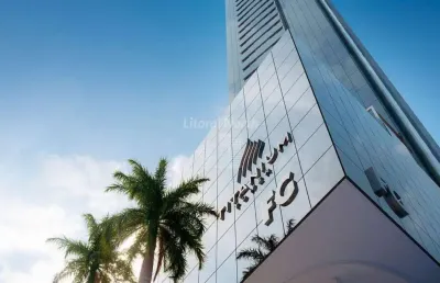 Apartamento de frente para o mar com piscina privativa.