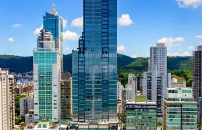 Apartamento de altíssimo padrão de frente para o mar.
