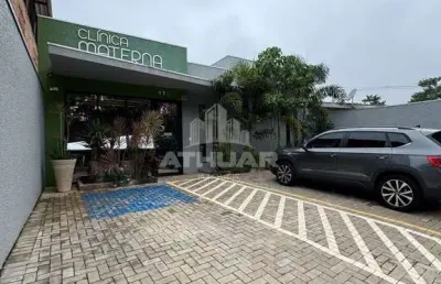 Sala comercial interna na clínica materna - três bandeiras