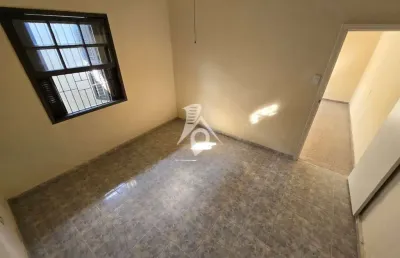 Casa com 2 quartos para alugar na Rua Félix Lattuada, 92, Vila Oratório, São Paulo