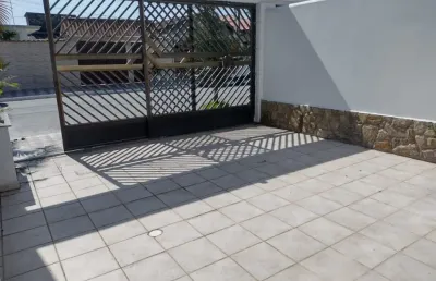 Linda casa 2 dorms, suite, sacada, garagem, próximo ao mar