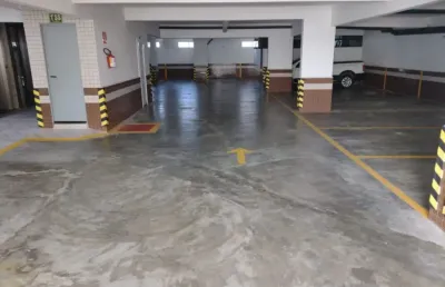 Vila caiçara, prédio frente para o mar, apto 2 dorms, suite, 2 sacadas, lazer compelto