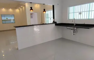 Vila caiçara, excelente casa 3 quartos, 3 suítes, 100 mts da praia
