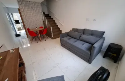 Casa sobrado 2 quartos mobiliado - 350 metros mar - vila caiçara - praia grande - sp