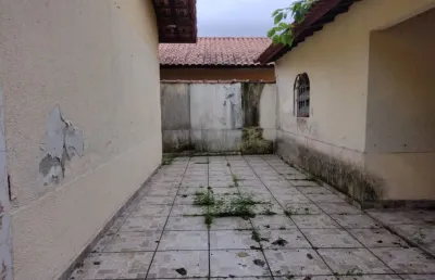 Vila mirim casa isolada 2 dorms c/ edicula próximo ao mar.