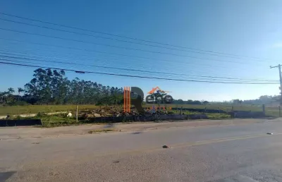 Terreno com 31,500 m² com as dimensões de 87 x 362 metros.