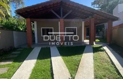 Casa de praia em condomínio fechado, contando com 03 dormitórios e piscina, à venda em bertioga - s